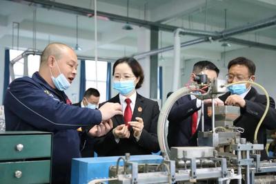 绵阳法院践行“一线工作法” 百名法官走访科技型企业，精准服务技术成果转让